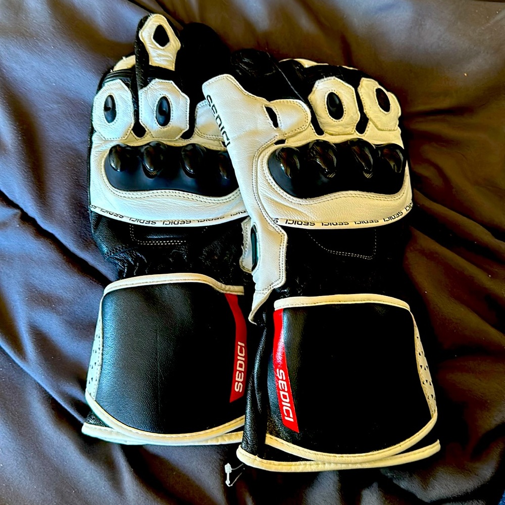 Sedici motorcycle gloves
